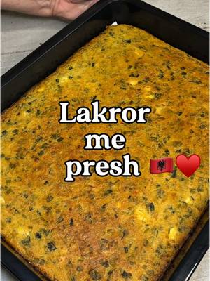 A post by @tima.ne.kuzhine on TikTok caption: Lakror me presh 🇦🇱♥️  Perberesit : 1,5kg presh, 400gr kos, 120gr vaj ulliri, 200gr djathe i bardhe (feta), 13gr kripe, 6gr sode buke, 430gr miell misri, 180gr miell gruri.  . . . #lakrormemiellmisri #lakrormepresh #lakror #recetashqiptare 