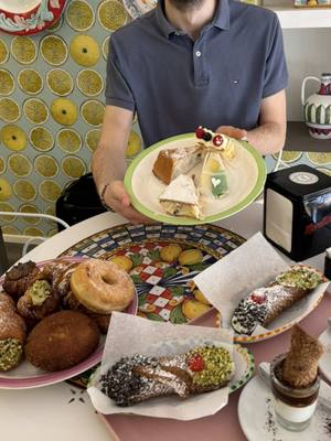 A post by @noterecti0n on TikTok caption: This brought back memories of Palermo 🍋☀️🌊✨  #colazione #colazionesiciliana #sicily #italianbreakfast #breakfast #sicilianbreakfast #italy #livinginitaly #lifeinitaly #milano #fyp #foryou #perte 