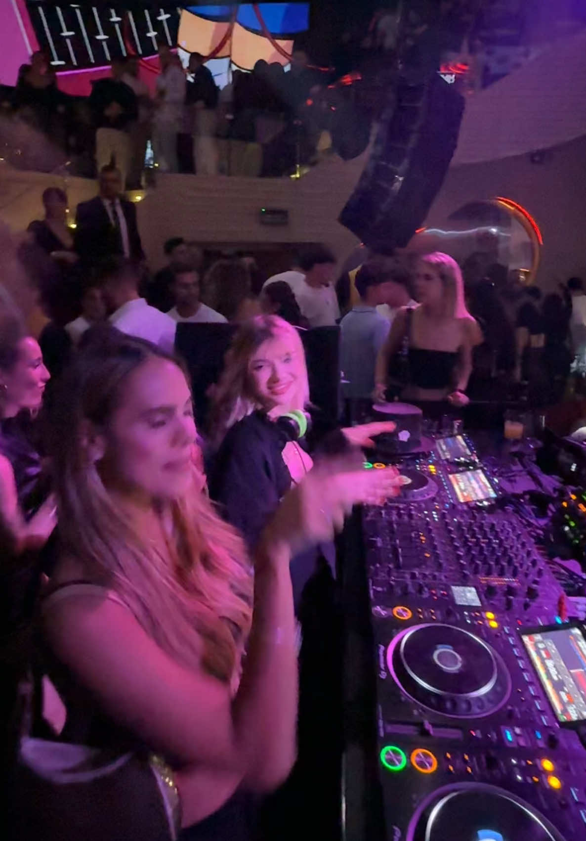 A post by @melinacelinec on TikTok caption: 🪩 🪩 🕺  #fitz #madrid #party #music #musica #club #madridista #madridclub #ibiza #clubbing #alecmonopoly #monopoly #dj #djgirl #blonde #djane #techhouse #afrohouse #paratiiiiiiiiiiiiiiiiiiiiiiiiiiiiiii 