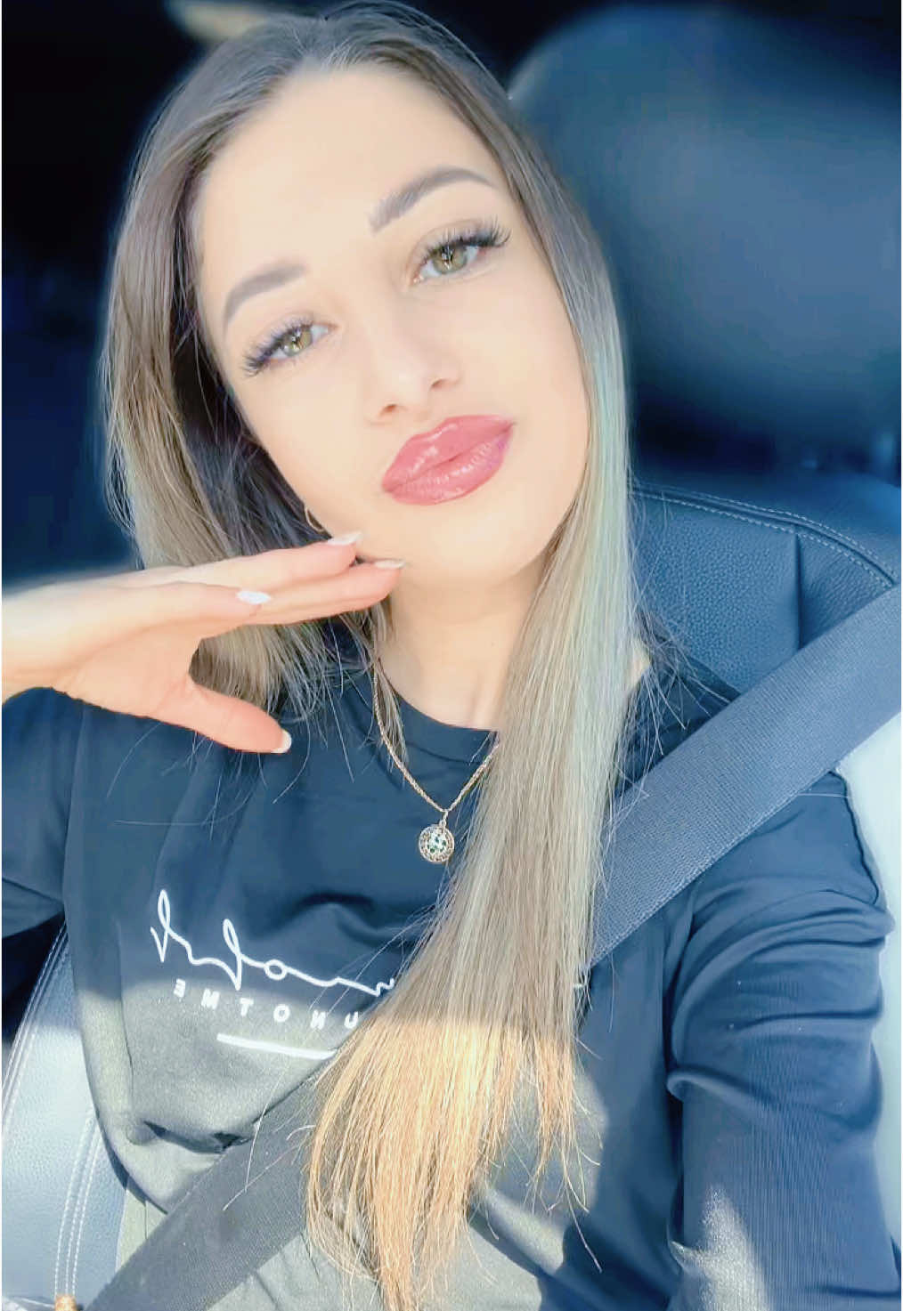 A post by @valeriaroman1996 on TikTok caption: #хочуврекомендацииплизз #Paris #viralvideo #😎😎😎 