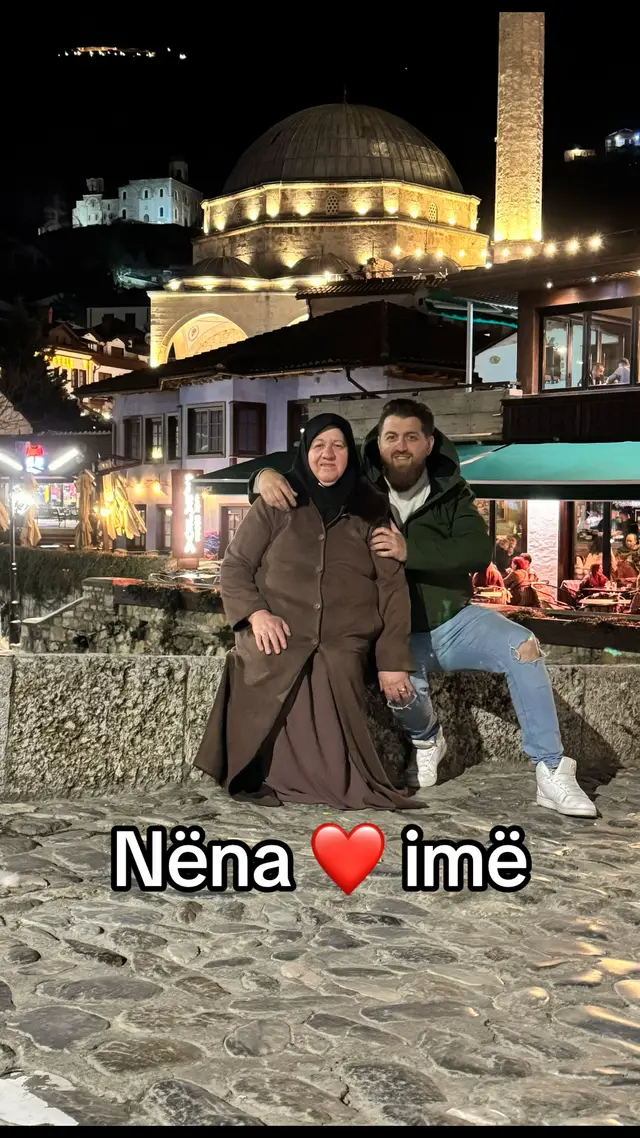 A post by @king.shari on TikTok caption: #nena #mom #fyp #fürdich 