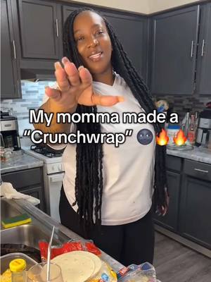 A post by @niyawiyaaa18 on TikTok caption: She say Crunchwrap I say pizza wrap 😂🔥🔥 #viral #foryoupage #viralvideo #crunchwrap #foryoupage❤️❤️ #msfyatee 