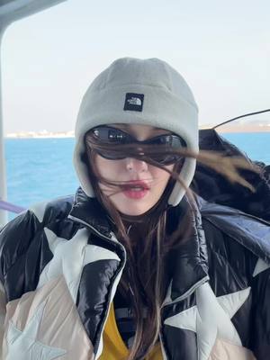 A post by @somi_official_ on TikTok caption: 황광희 신현지 배인혁 전소미 레스고 길바닥 밥장사 with 류수영 and 파브리 JTBC 4/8 10:40분!!🚀🚀🚀