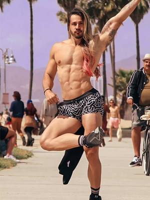A post by @gabrielmansur_ on TikTok caption: ☀️