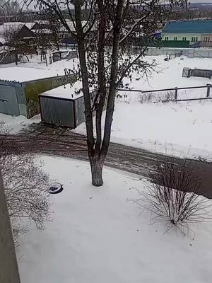 A post by @__kupriynova__ on TikTok caption: #снегопад #апрельскаясирень #рекомендации 