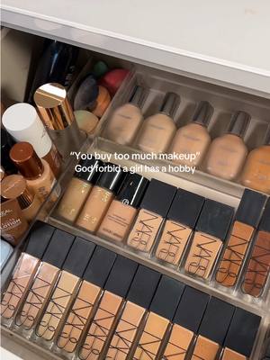 A post by @bychlloe on TikTok caption: My therapy 💆🏼‍♀️ #makeup #shoppingaddict 