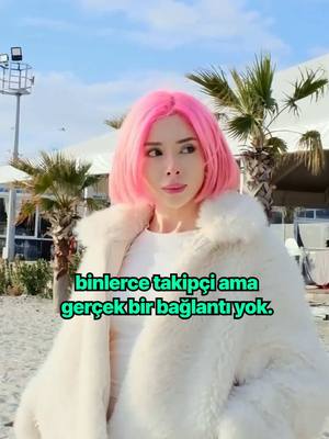 A post by @sera on TikTok caption: Sınırsız sohbet ve yeni arkadaşlıklar için Hemen Azar’ı indirmelisin! #Azar #işbirliği