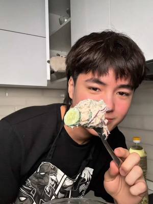A post by @bulatbeq on TikTok caption: Достоен ли этот рецепт существование?💔 Я использовал самый лучший тунец от SK  #рецепт #какприготовить #булатбек #вкусно #салат #огурцы 
