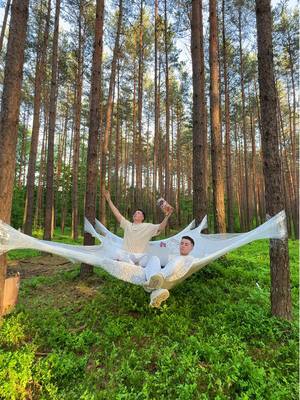 A post by @twinsstylee on TikTok caption: We made a tree BED out of plastic foil 🏡🌲🫢💚🌳 Jak Wam się podoba? 🤭💚