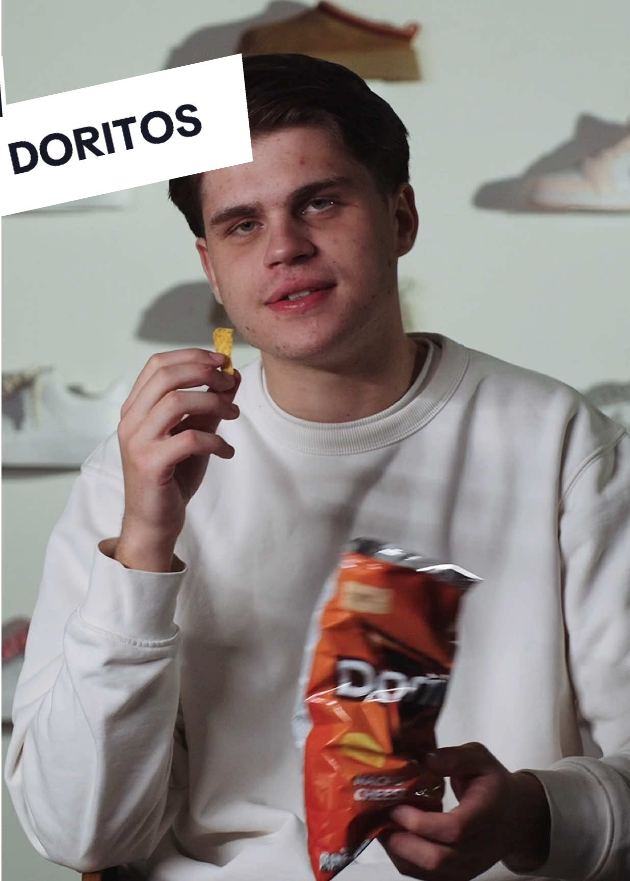 A post by @balazskicks on TikTok caption: reklam| Ahogy én szoktam. Te hogyan kezeled a negatív kommenteket?  #balazskicks #doritos #hamereszvagy #fyp 