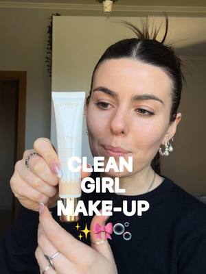 A post by @pamelapaolini on TikTok caption: Il nuovo Skin Illusion Tinted Moisturizer di #ClarinsItalia è il prodotto perfetto per un make-up no make-up, 5 minuti e sono pronta✨  #CleanGirlsLoveClarins #NoMakeUpMakeUp #TintedMoisturizerClarins #adv