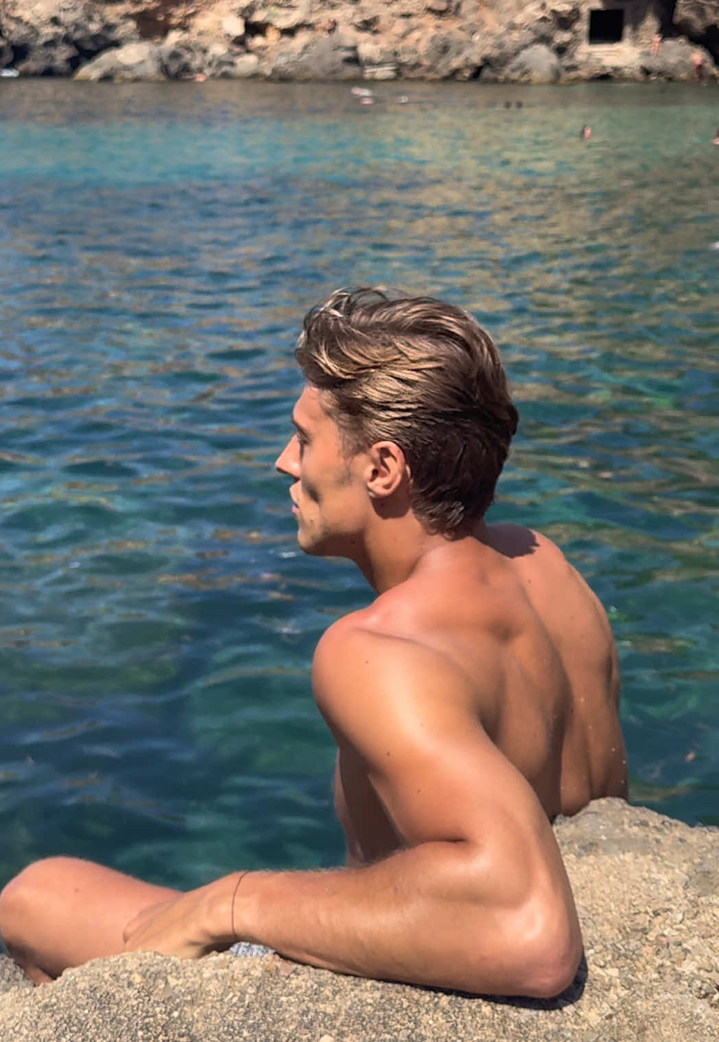 A post by @maxhamilton_ on TikTok caption: I know summer’s here when my hair starts going this color again 