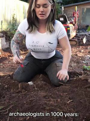 A post by @mamaplugsx on TikTok caption: ignore the muddy face I fell before hand 😂