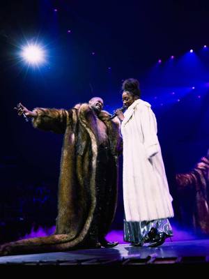 A post by @usher on TikTok caption: American boy all the way from The A to The UK 🛫 thank you for bringing the energy @Estelle #PPFTour ⏪▶️ #PPFTour #usher #london 