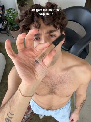 A post by @zozoduval on TikTok caption: Ma routine makeup de base 👄