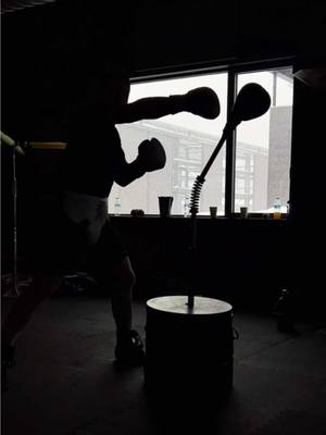 A post by @canelo on TikTok caption: Llueva, nieve o relampaguee, no paramos 👊🏼 🔜 #CaneloScull
