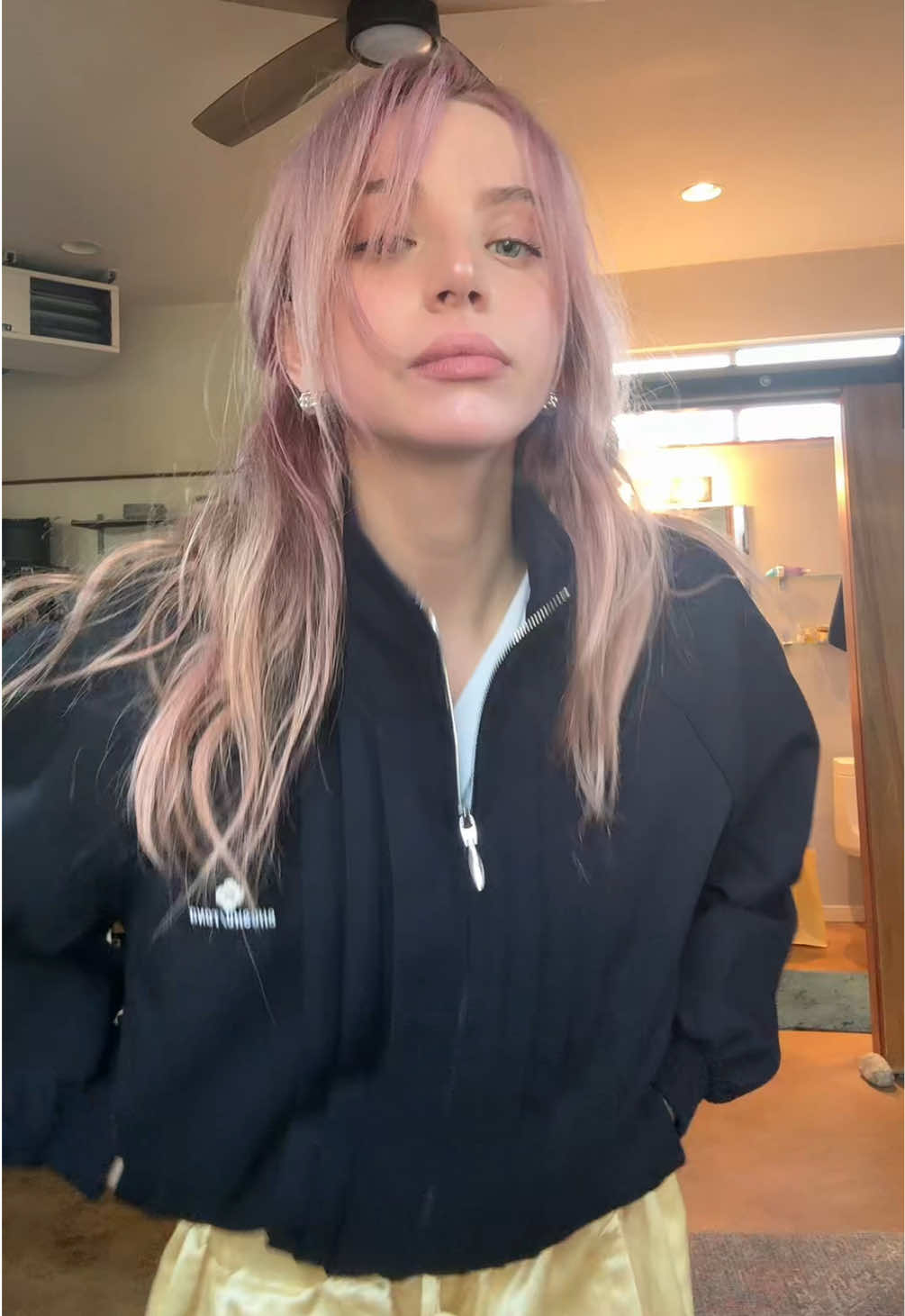 A post by @haileyknox on TikTok caption: 🛸
