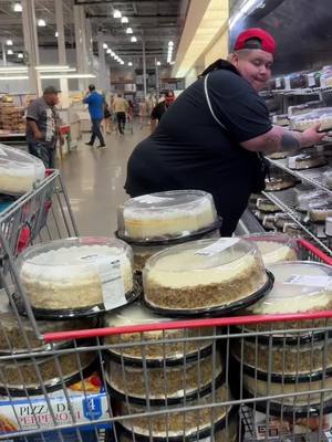 A post by @bigandfashion on TikTok caption: Siempre es lo mismo con las revendedoras del COSTCO #bigfashion #babyface #pelagordos #plussize #cotsco 
