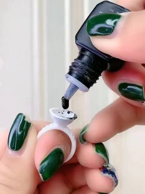 A post by @lashviewshop on TikTok caption: #eyelashes #eyelashglue #eyeliner 