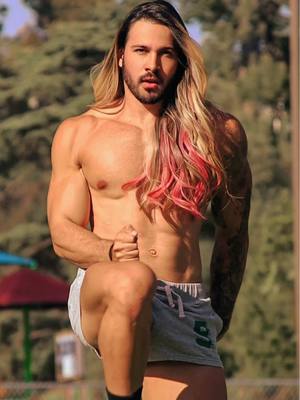 A post by @gabrielmansur_ on TikTok caption: ☀️
