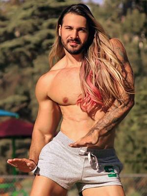 A post by @gabrielmansur_ on TikTok caption: ☀️