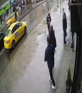 A post by @kadirezildi95 on TikTok caption: Hayat hep Şaşırtır 😂