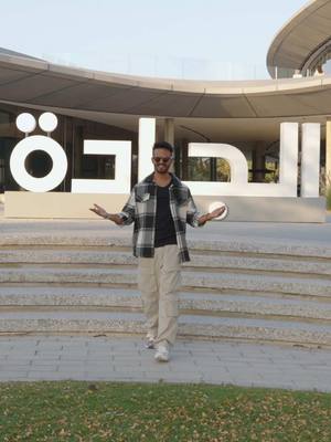 A post by @adnanalansari1 on TikTok caption: "الشارقة، ما هي بس وجهة سياحية، هي رحلة من عالم ثاني! من أسواقها القديمة اللي تنبض بالتراث، لمتاحفها الحديثة اللي تحكي قصة كل زاوية فيها. لو كنت تحب الأماكن الهادئة، بتلقى فيها جنة من الحدائق والممرات المائية، وإذا كنت من عشاق المغامرة، فيك تكتشف أجواء جديدة وتعيش تجارب ما لها مثيل. لا تفوت زيارة المعالم السياحية الشهيرة مثل 'النافورة الراقصة' و'متحف الشارقة للفنون'، وكل ركن في هالمدينة له طابع خاص يمزج بين الأصالة والتطور. تعالوا، الشارقة تنتظركم! @visit_shj #سياحة_الشارقة #اكتشف_الشارقة #جمال_الشارقة #الشارقة 