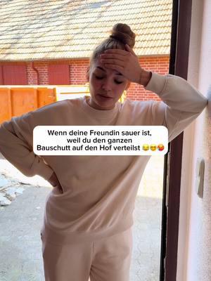 A post by @manja_faiez on TikTok caption: Wie würdet ihr reagieren?🤣🥵#fyp #foryouupage ##typischfrau #typischmann #nomobbing #justtfgorfun#couplecomedy #funnyvideos#fypシ #fypage #fürdich #goviral #viralvideo #viraltiktok#nehmtesmithumor