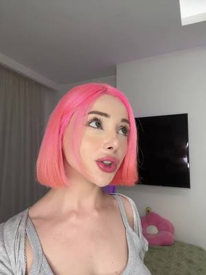 A post by @sera on TikTok caption: geldim geldimm