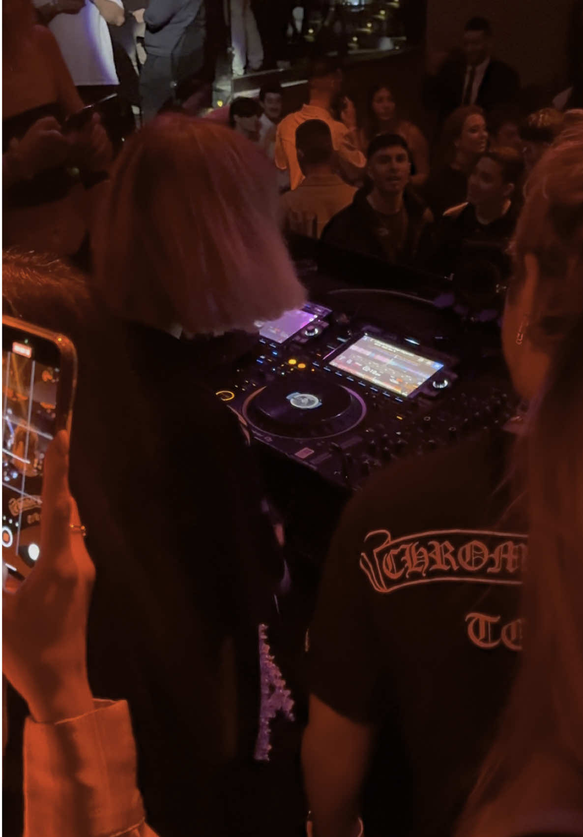 A post by @melinacelinec on TikTok caption: #madrid #party #fitz #music #party #musica #club #madridista #clubbing #dj #djgirl #techhouse #afrohouse #paratiiiiiiiiiiiiiiiiiiiiiiiiiiiiiii #parati 