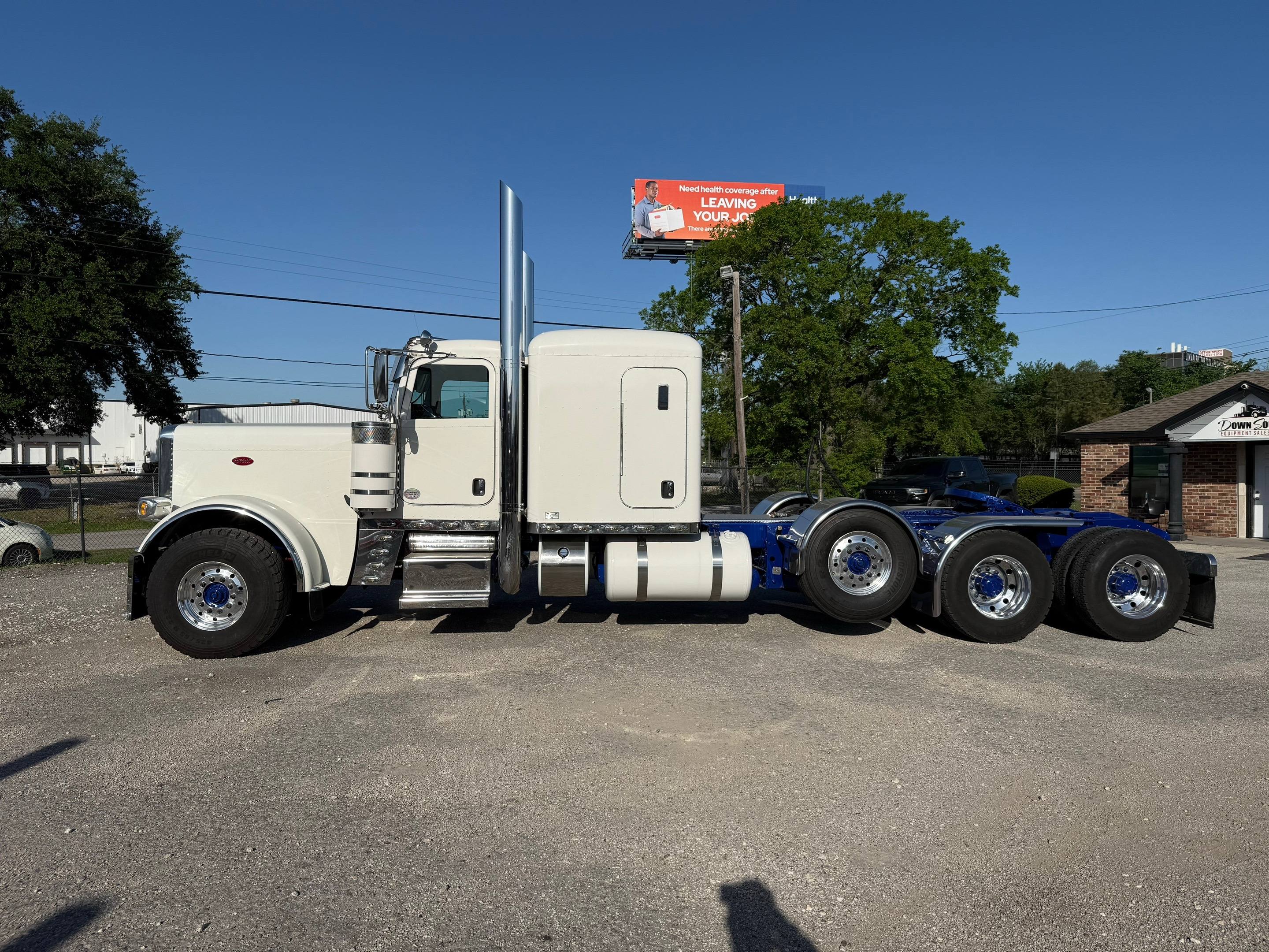 A post by @dsesales on TikTok caption: $189,500 605hp X15 18 Speed 3.91 Gears 440,000 Miles 20K Lift 20K Front 46K Rears New Michelin Steer Tires New Michelin Drive Tires New Rods and Mains Ran the Overhead New Front Cover New Stacks New Bumper New Visor New Stainless Fenders Houston Tx  Call us @ 832-426-4788 #peterbilt #peterbilt389 #truck #houston 