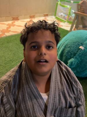 A post by @yazan_alasmar47 on TikTok caption: يومياتنا بالبرنامج الأصفر (zyzo.60)😂💔 #يزن_الأسمر #حوده #البطريق #حلا 