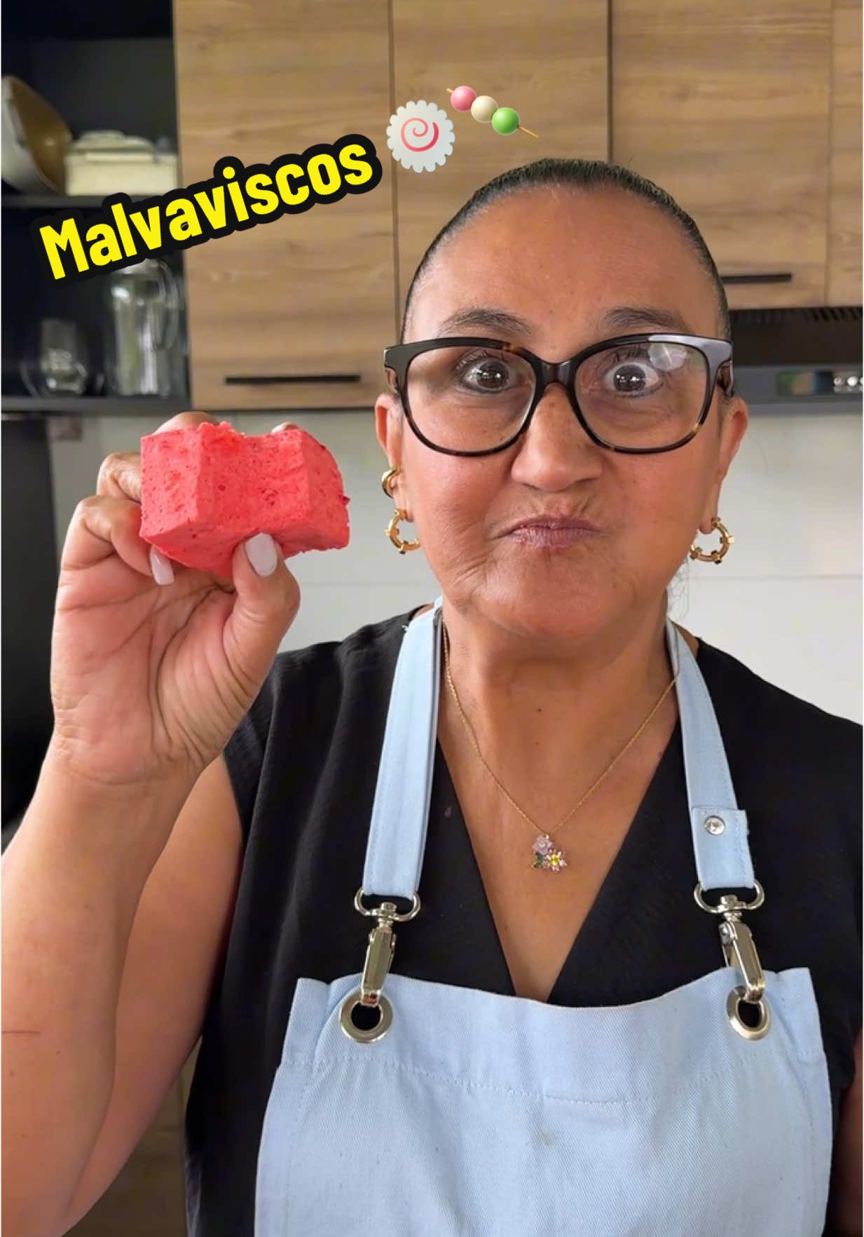 A post by @lamamadelasrecetas on TikTok caption: Cómo hacer malvaviscos caseros 🤯🍡🍥