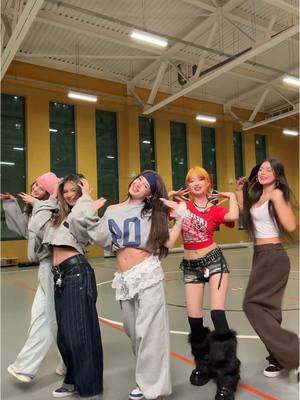 A post by @avivuni on TikTok caption: 😍😍😍