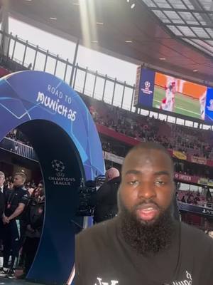 A post by @diekksikkim on TikTok caption: Arsenal 3 Real Madrid 0  Vers la réciprocité des visas au Sénégal  La Chine lance les taxis volant 