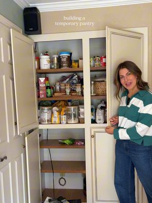 A post by @zoebarriesode on TikTok caption: organize my pantry with me!!! #cooking #asmr #food 