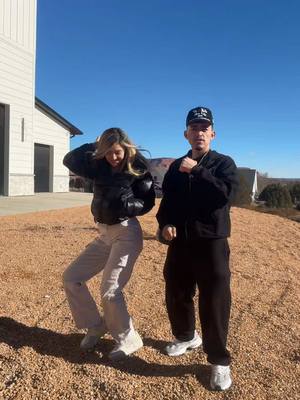 A post by @uzielgonzalezz on TikTok caption: Como nos gusta pelear 🤣🫶🏻 @arlette♡ #foryoupage #eluziel #viral #baile #mexico #california #mexicanos #mexicano #jalisco #f #banda #bailes #bailando #baila #mexican #uzielgonzalez #banda #couple #couplegoals #Bestfriend #mejoramiga #mejoresamigos 