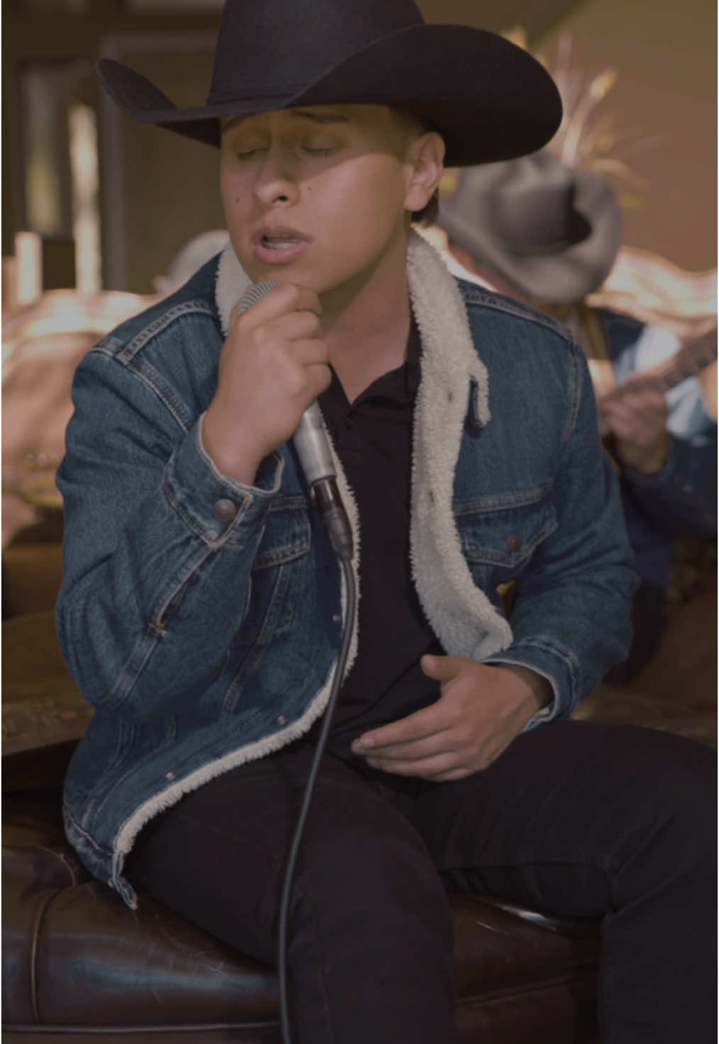 A post by @nuevo_regimen on TikTok caption: Amar como antes 🥹❤️ #Amartealaantigua #Cumbia #norteño #Monterrey #Texas #Fy #Fyp 