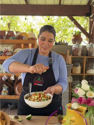 A post by @anaraquelhz on TikTok caption: Pozole rojo de camarón! Perfecto para esta cuaresma o cualquier otra ocasión, queda riquísimo!😋😋🪵🔥🦐#parati #fyp #recetadecuaresma #pozole #pozoledecamaron 