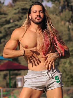 A post by @gabrielmansur_ on TikTok caption: ☀️