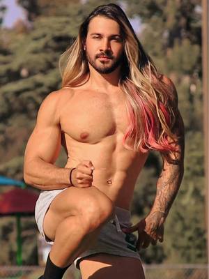 A post by @gabrielmansur_ on TikTok caption: ☀️