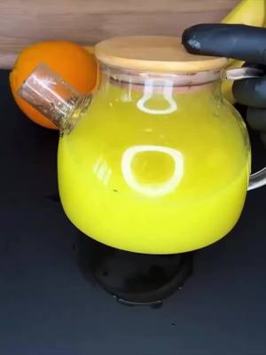A post by @recepti_wow on TikTok caption: Витаминная бомбочка 🍋 #напитки 📝 Ингредиенты: ▫️имбирь – 50 г. ▫️лимон – 1 шт. ▫️куркума – 1/2 ч. л. ▫️мед #рецепты 