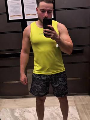A post by @ismailguseynlirus on TikTok caption: 💪🏻💪🏻💪🏻