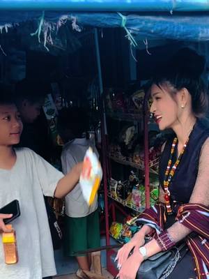 A post by @phuupwintkhaing05 on TikTok caption: #ရက်ကွက်ထဲသွားရင် ခလေးတွေခေါ်ပြီး မုန့်ကြွေးရမှ 😝😝