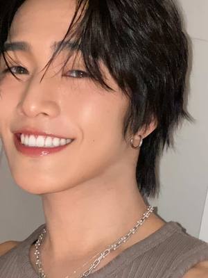 A post by @oshima_ on TikTok caption: Take look in that mirior