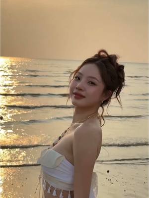 A post by @cardncyn on TikTok caption: ทะเลสวยม้ากกก 