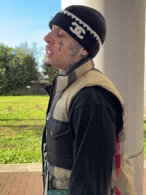 A post by @mambolosco on TikTok caption: Ma non c’è la fanno HA HA HA 