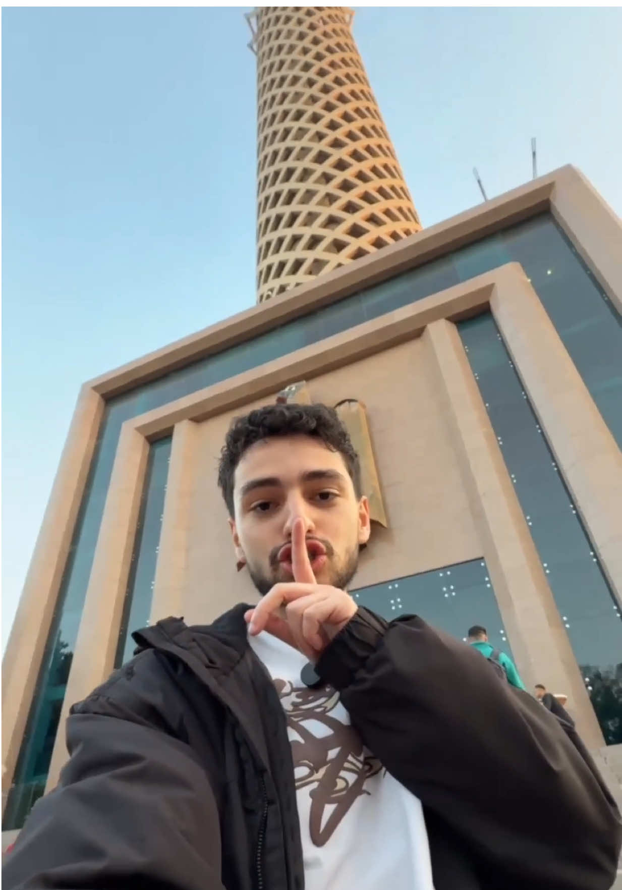 A post by @omar_migo on TikTok caption: هيلاقو الكنز؟ 👑