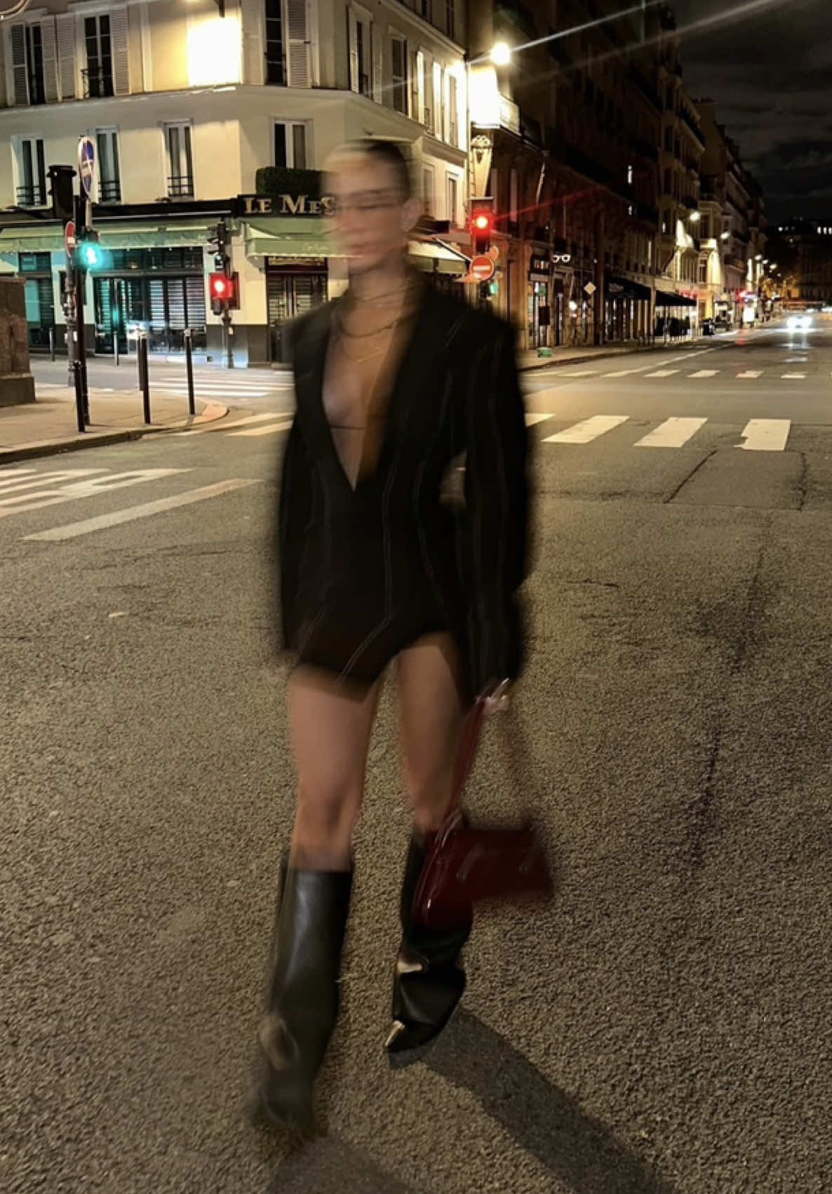 A post by @didivalls on TikTok caption: Dis-moi ton look préféré 🙇🏽‍♀️perso c’est le 1er !  #cidergang #outfit #outfitinspo #girls #fashion 