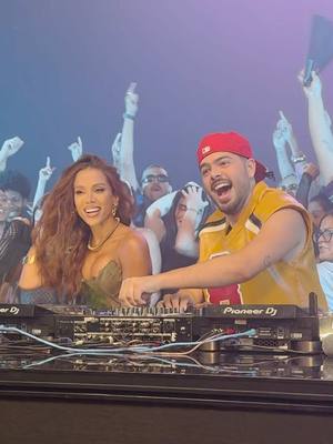 A post by @anitta on TikTok caption: mão no paredão ✋🤚🔥 #Anitta #PedroSampaio #MusicaNova